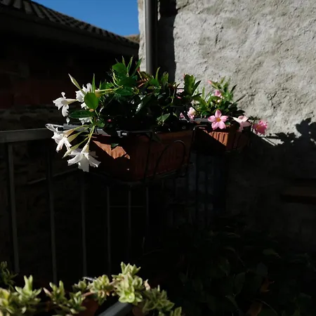 Le In Pietra La Torretta Vakantiehuis Montemezzo